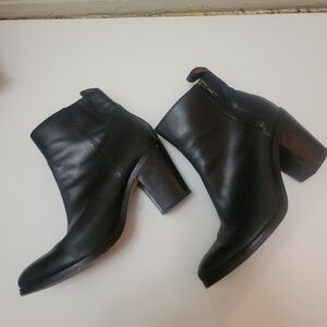 Gap Black Leather Chunky Heel Bootie Size 9. Minimilist Modern Casual Career